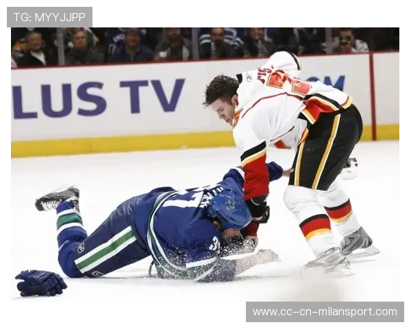 NHL冰球快攻飞扑破门点燃球场气氛