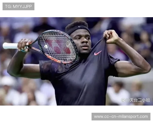 网球男单大角度反拍制胜球引来掌声