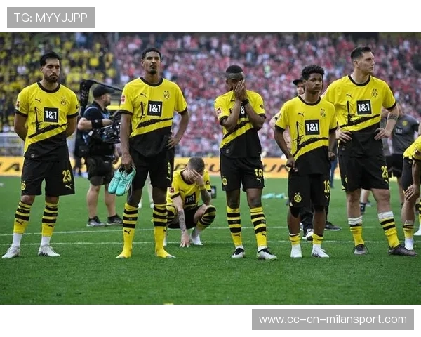 多特锋线互换撕裂防守，德甲赛场折射激情